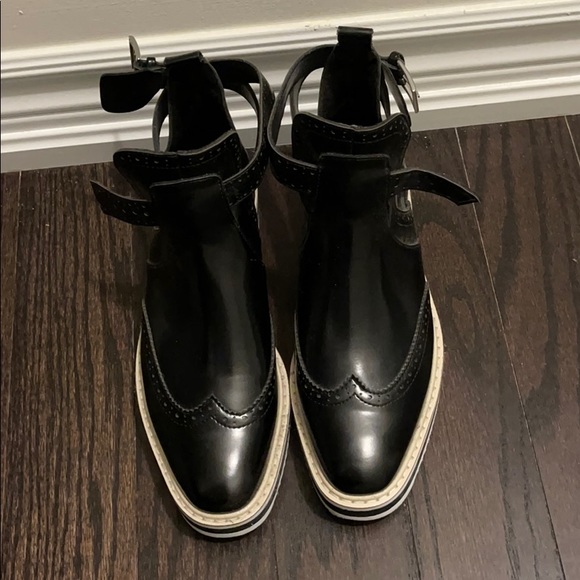 Zara Shoes - Black platform Zara buckle